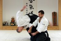 Aikido, sebuah seni bela diri Jepang yang terkenal karena pendekatannya yang unik terhadap pertahanan diri dan harmoni dengan lawan, telah menarik minat banyak orang di seluruh dunia.