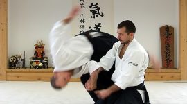 Aikido, sebuah seni bela diri Jepang yang terkenal karena pendekatannya yang unik terhadap pertahanan diri dan harmoni dengan lawan, telah menarik minat banyak orang di seluruh dunia.