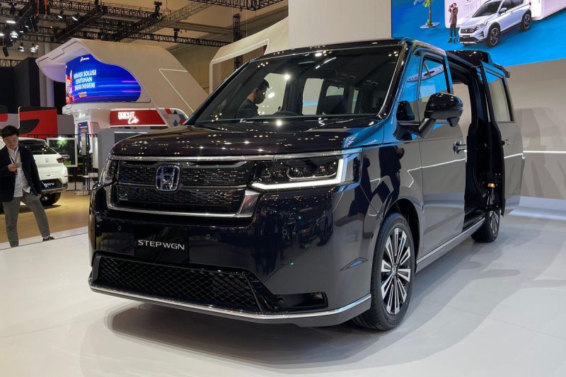 Honda memperkenalkan Step WGN di Gaikindo Indonesia International Auto Show (GIIAS) 2024 sebagai bagian dari strategi perusahaan untuk memperluas jajaran produk dan memenuhi kebutuhan pasar Indonesia.