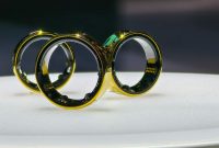 Samsung baru-baru ini mengumumkan peluncuran cincin pintar mereka yang disebut sebagai Samsung Galaxy Ring.