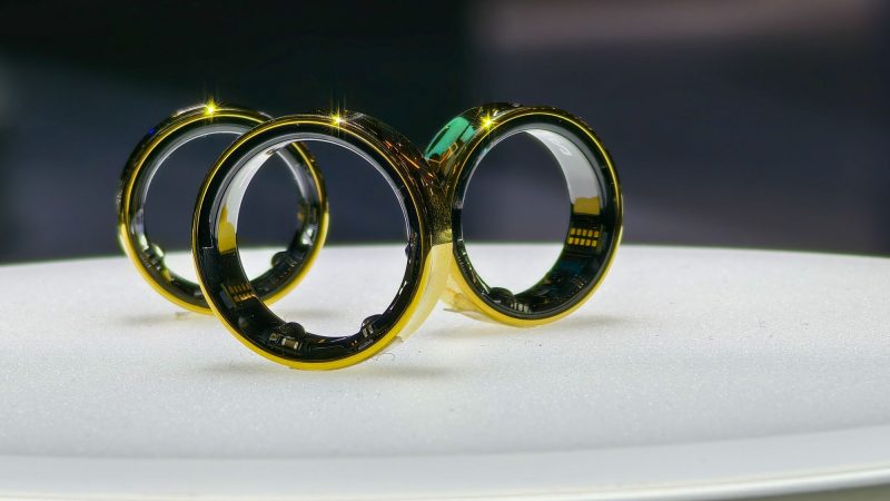 Samsung baru-baru ini mengumumkan peluncuran cincin pintar mereka yang disebut sebagai Samsung Galaxy Ring.