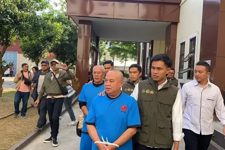 Kasus sengketa lahan Dago Elos di Cirebon kembali menarik perhatian publik dengan berita terbaru mengenai dakwaan terhadap Duo Muller, yang dituduh terlibat dalam pemalsuan surat untuk mempengaruhi keputusan sengketa tanah tersebut.