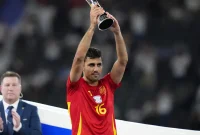 Guardiola, manajer Manchester City, memberikan dukungan kuat untuk gelandang andalannya, Rodri, meraih Ballon d'Or.