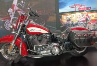 Harley-Davidson selalu menjadi simbol ikonik dalam dunia motor besar, dan peluncuran model terbaru mereka yang mencapai harga Rp 900 jutaan tentu menjadi perhatian besar bagi para penggemar dan kolektor sepeda motor.