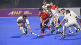 Hoki lapangan, dikenal juga sebagai field hockey, salah satu olahraga tim yang menuntut kecepatan, keterampilan, dan strategi.