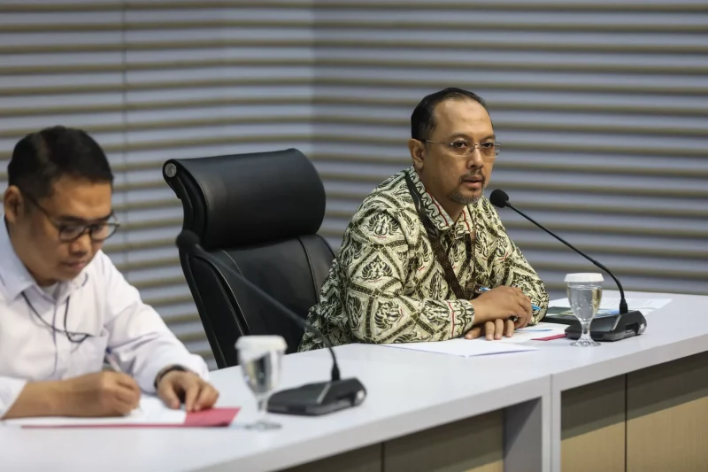 Komisi Pemberantasan Korupsi (KPK) telah mengambil langkah preventif dengan mencegah empat orang untuk melakukan perjalanan ke luar negeri.