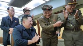 Kim Jong Un dilaporkan mengalami masalah kesehatan terkait obesitas yang cukup serius, hingga dilaporkan mencari pengobatan di luar negeri.