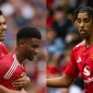 Pada pertandingan persahabatan pra-musim antara Manchester United dan Rangers, Manchester United berhasil memenangkan pertandingan dengan skor 2-0.