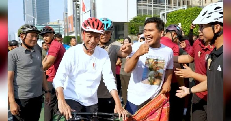 Momen Akrab Jokowi Bersama Warga Jakarta di CFD, Sampai Tanda Tangan Baju