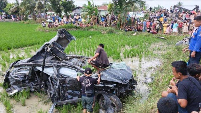 Pada hari Minggu yang tragis di Deli Serdang, sebuah mobil satu keluarga ditabrak oleh kereta api, mengakibatkan 6 orang tewas dan 1 orang dalam kondisi kritis.