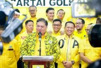 Airlangga Hartarto, Ketua Umum Partai Golkar, mengumumkan keputusannya untuk mundur dari posisinya demi menjaga keutuhan dan kestabilan partai.