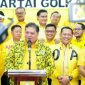 Airlangga Hartarto, Ketua Umum Partai Golkar, mengumumkan keputusannya untuk mundur dari posisinya demi menjaga keutuhan dan kestabilan partai.