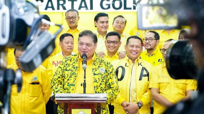 Airlangga Hartarto, Ketua Umum Partai Golkar, mengumumkan keputusannya untuk mundur dari posisinya demi menjaga keutuhan dan kestabilan partai.