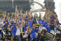 Arema FC berhasil menjuarai Piala Presiden 2024 setelah mengalahkan Borneo FC dalam laga final yang digelar di Stadion Utama Gelora Bung Karno, Jakarta, pada Minggu malam.