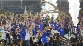 Arema FC berhasil menjuarai Piala Presiden 2024 setelah mengalahkan Borneo FC dalam laga final yang digelar di Stadion Utama Gelora Bung Karno, Jakarta, pada Minggu malam.