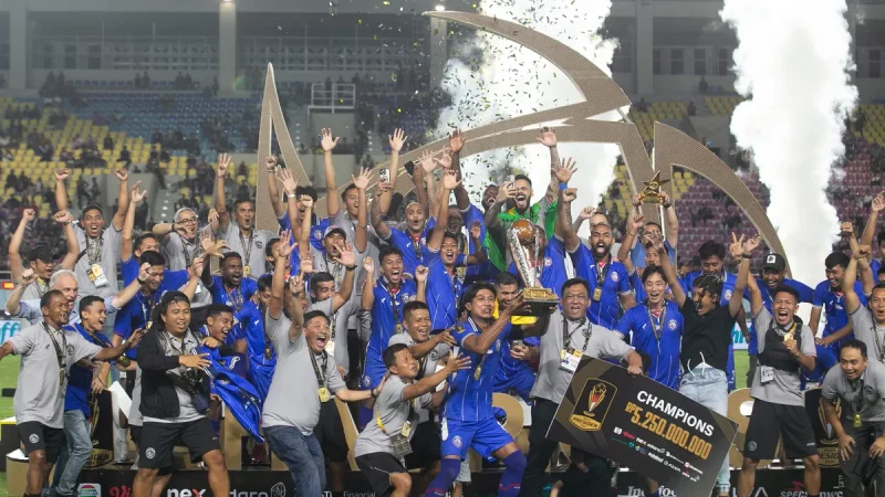 Arema FC berhasil menjuarai Piala Presiden 2024 setelah mengalahkan Borneo FC dalam laga final yang digelar di Stadion Utama Gelora Bung Karno, Jakarta, pada Minggu malam.