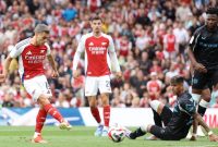 Arsenal tampil mengesankan di pertandingan uji coba pramusim mereka hari ini, membantai Bayer Leverkusen dengan skor 4-1 di Emirates Stadium.