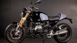 BMW Motorrad telah resmi meluncurkan motor terbaru mereka, BMW R12 nineT, yang menggabungkan desain retro klasik dengan teknologi modern terkini.