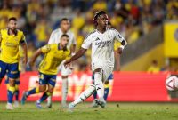 Dalam laga sengit di Stadion Gran Canaria, Real Madrid berhasil meraih kemenangan tipis 1-0 atas Las Palmas berkat gol penentu dari Vinícius Júnior.