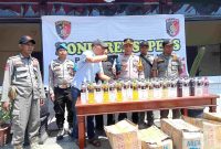 Kepolisian Resort (Polres) Pasuruan berhasil menggagalkan penyelundupan arak ilegal yang dikirim dari Bali.