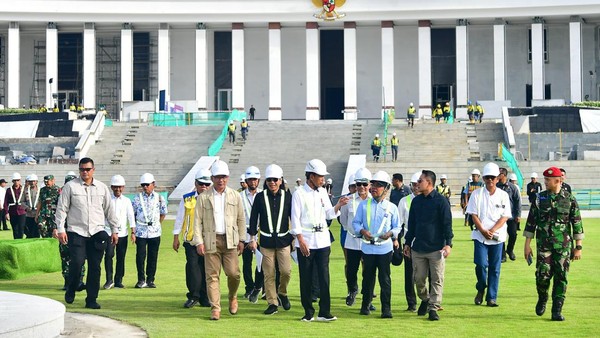 Istana Kepresidenan hingga saat ini masih dalam proses penyusunan formasi akhir kabinet untuk menghadiri upacara peringatan yang digelar di Ibu Kota Negara (IKN) Nusantara dan Jakarta.