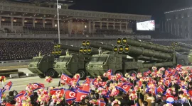 pemimpin Korea Utara Kim Jong Un dilaporkan telah mengawasi pengiriman besar-besaran 250 peluncur rudal balistik ke wilayah perbatasan negara tersebut.