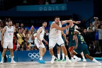 Tim basket Amerika Serikat (AS) kembali menunjukkan dominasi mereka di panggung Olimpiade setelah melaju ke semifinal dengan performa yang sangat mengesankan.