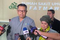 Menjelang pemilihan kepala daerah (Pilkada) Jawa Timur yang semakin dekat, dua kandidat calon yang berpotensi maju, Luluk Nurhamidah dan Lukmanul Khakim, menjalani tes kesehatan sebagai bagian dari persiapan akhir mereka.