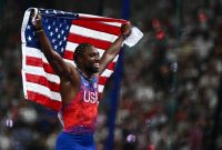 Noah Lyles, meraih medali emas di nomor lari 100 meter putra dengan catatan waktu yang menakjubkan, 9,81 detik.