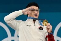 Rizki Juniansyah, atlet muda Indonesia, berhasil mencatatkan prestasi luar biasa di Olimpiade Paris 2024.