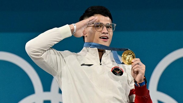 Rizki Juniansyah, atlet muda Indonesia, berhasil mencatatkan prestasi luar biasa di Olimpiade Paris 2024.