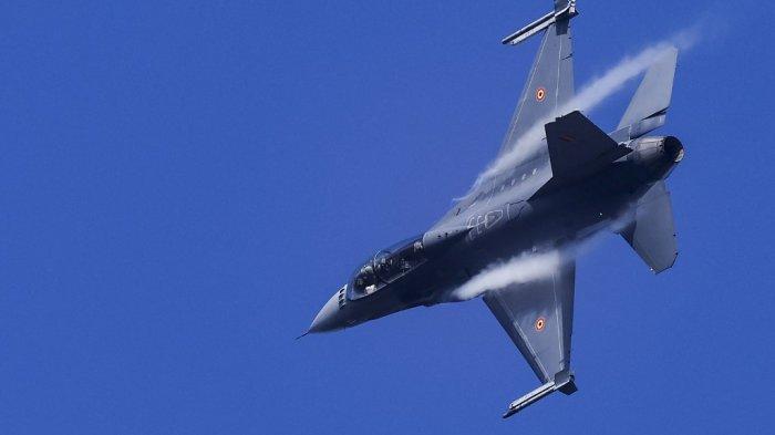 Sebuah jet tempur F-16 milik Angkatan Udara Ukraina jatuh saat berusaha mencegat serangan udara dari Rusia di wilayah timur Ukraina.