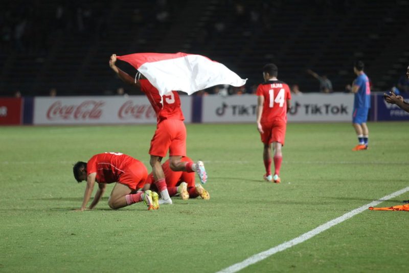 Sepak bola Indonesia berpotensi kembali meraih kejayaan, didukung oleh semangat dan antusiasme yang tak pernah padam dari masyarakat.