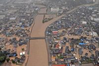 Jepang kembali dilanda bencana alam ketika banjir bandang menerjang beberapa wilayah di negara tersebut pada Minggu pagi.