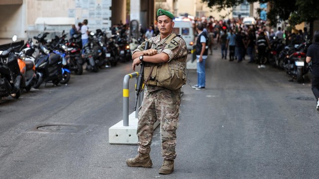 Hizbullah, kelompok militan yang berbasis di Lebanon, mengeluarkan pernyataan tegas setelah ledakan yang menewaskan salah satu anggotanya di perbatasan Lebanon-Israel.