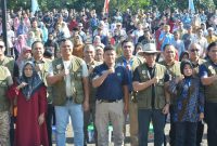 Panglima Tentara Nasional Indonesia (TNI) Jenderal Agus Subiyanto melaksanakan kegiatan sosial yang menggabungkan bantuan sosial dan pelestarian lingkungan pada hari ini.