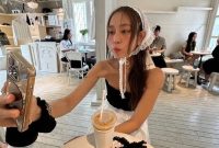 unia maya kini tengah diramaikan oleh kisah menarik dari seorang pemilik kafe di Korea Selatan, yang membuktikan bahwa usia bukanlah penghalang untuk tetap cantik dan bugar.