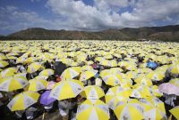 Sebanyak 600.000 orang menghadiri misa akbar yang dipimpin oleh Paus Fransiskus di Timor Leste hari ini, menjadikannya salah satu peristiwa keagamaan terbesar dalam sejarah negara itu.