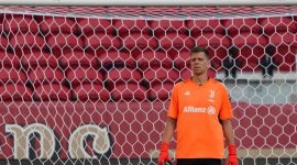 Barcelona, telah mengumumkan secara resmi kedatangan kiper Wojciech Szczesny dari Juventus.