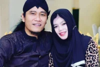 Foto : Gus miftah dan sang istri ning astuti