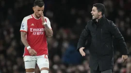 Arsenal mengalami kekecewaan setelah gagal meraih kemenangan yang dapat mengantarkan mereka ke puncak klasemen Liga Inggris.