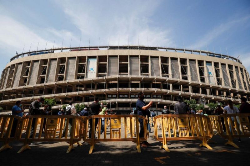 C Barcelona mengungkapkan harapan untuk kembali bermain di Stadion Camp Nou pada akhir tahun ini setelah melakukan renovasi besar-besaran.