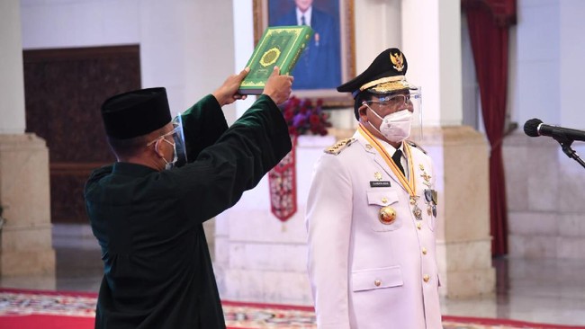 Komisi Pemberantasan Korupsi (KPK) resmi menetapkan Gubernur Kalimantan Selatan, Sahbirin Noor, sebagai tersangka dalam kasus suap.