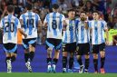 Argentina meraih kemenangan luar biasa dengan skor 6-0 atas Bolivia. Lionel Messi tampil gemilang, mencetak hattrick dan memberikan dua assist, mengukuhkan posisinya sebagai salah satu pemain terbaik sepanjang masa.