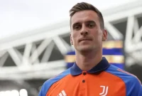 Penyerang Juventus, Arkadiusz Milik, terpaksa menjalani operasi lutut lagi setelah mengalami cedera yang mengganggu performanya di awal musim ini.