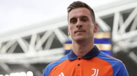 Penyerang Juventus, Arkadiusz Milik, terpaksa menjalani operasi lutut lagi setelah mengalami cedera yang mengganggu performanya di awal musim ini.