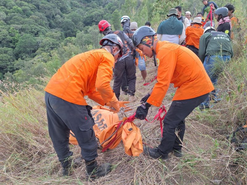 Setelah enam hari pencarian intensif, sebuah tragedi menyelimuti dunia pendakian Indonesia ketika seorang pendaki asal Jakarta ditemukan meninggal dunia di kawasan Gunung Wilis,