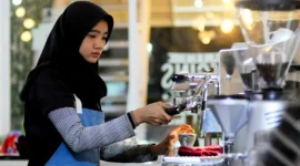 Di Banda Aceh, terdapat sebuah kafe unik yang dikelola sepenuhnya oleh perempuan