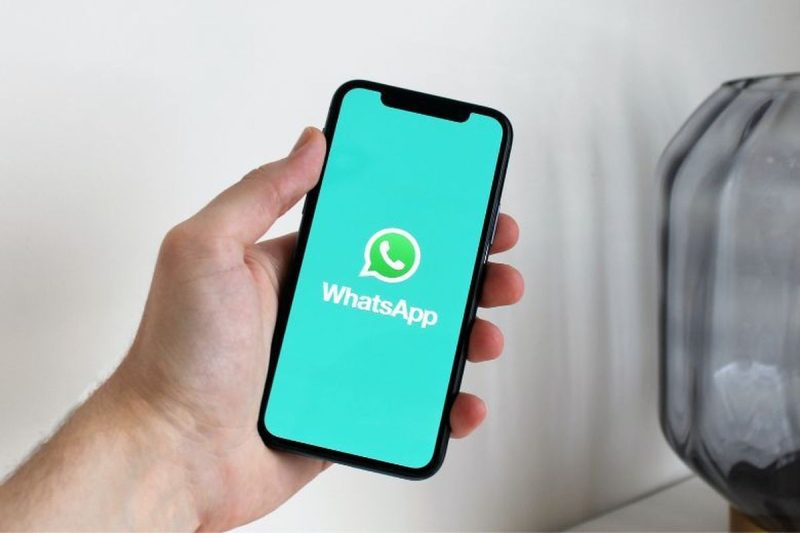 WhatsApp adalah salah satu aplikasi pesan instan terpopuler di dunia, digunakan oleh jutaan orang untuk berkomunikasi dengan teman, keluarga,