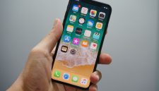 Apple selalu berkomitmen untuk memberikan pengalaman pengguna yang optimal, dan salah satu fitur yang mencolok dalam iPhone adalah True Tone.